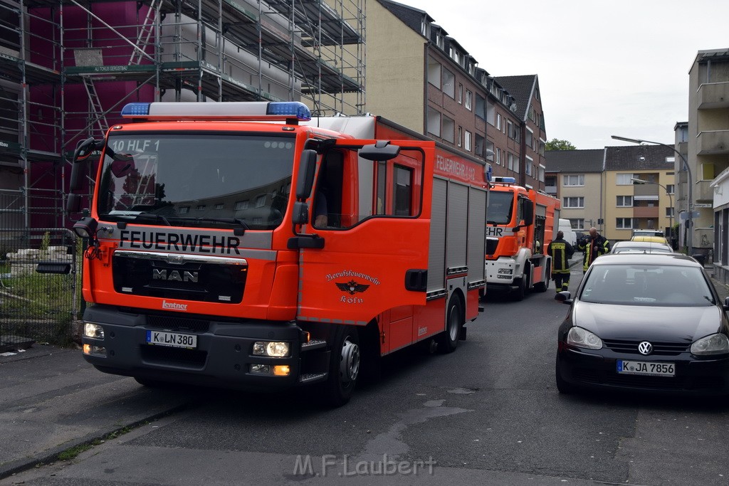 Feuer Koeln Vingst Noerdlingerstr P25.JPG - Miklos Laubert